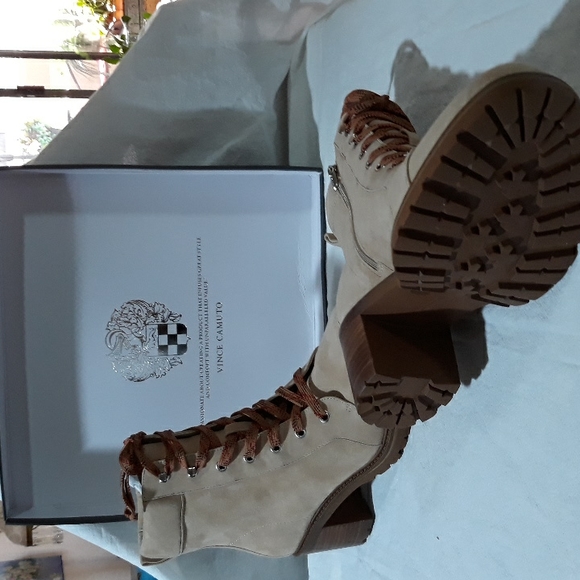 Camel suede women's fashion boots - Picture 2 of 3